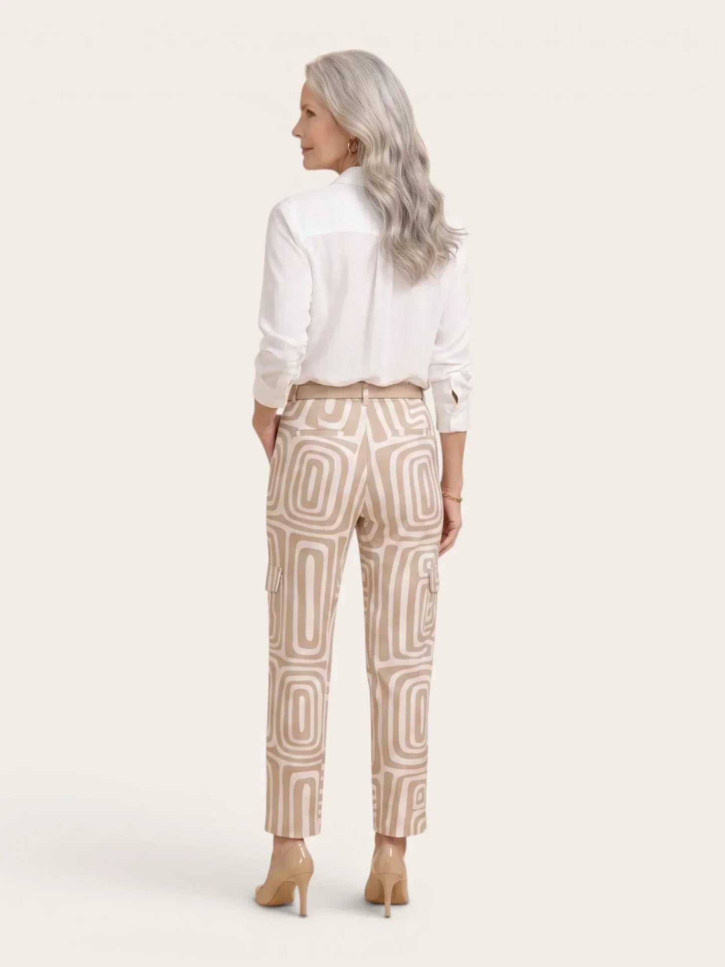 Damen Zweiteiler von vorne mit Hemd und Wide Leg Hose