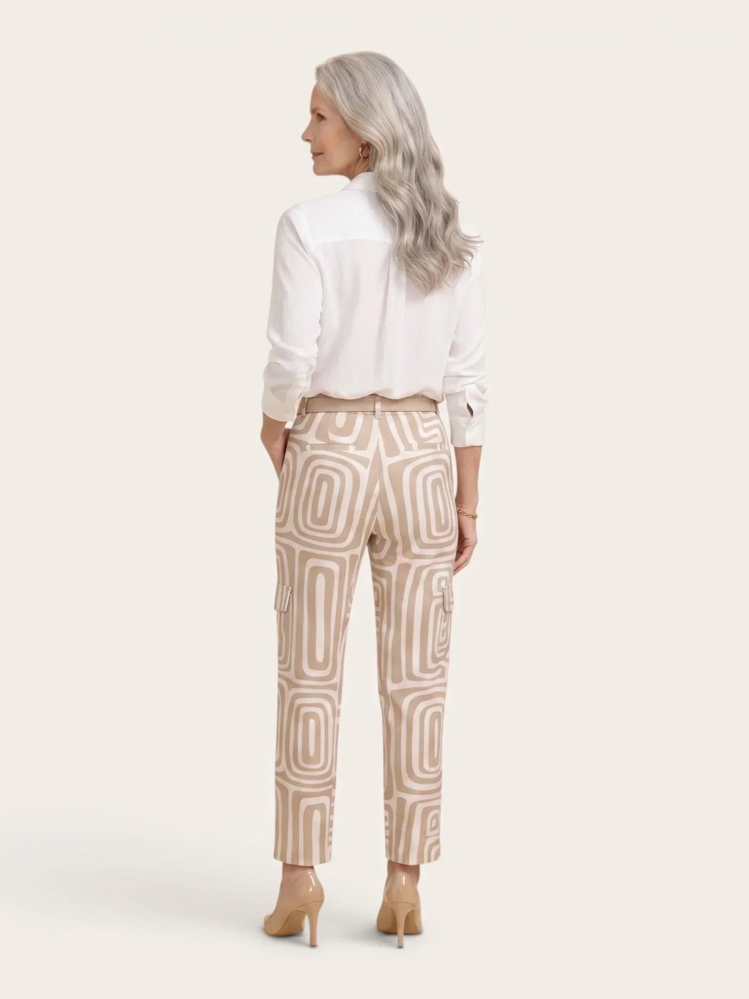 Damen Zweiteiler von vorne mit Hemd und Wide Leg Hose