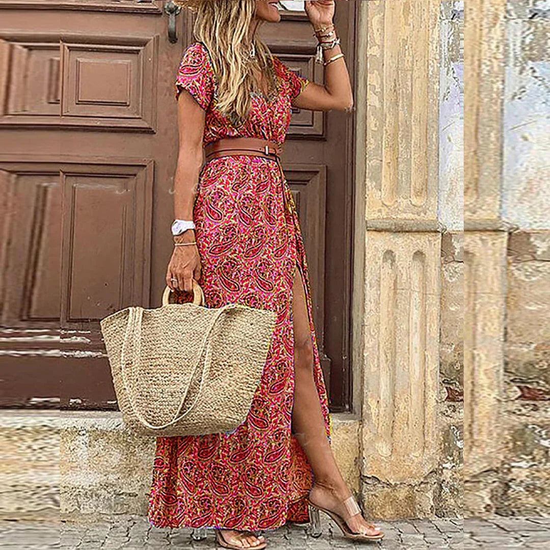 Detailaufnahme vom Boho Print auf dem sommerlichen Damen Midikleid