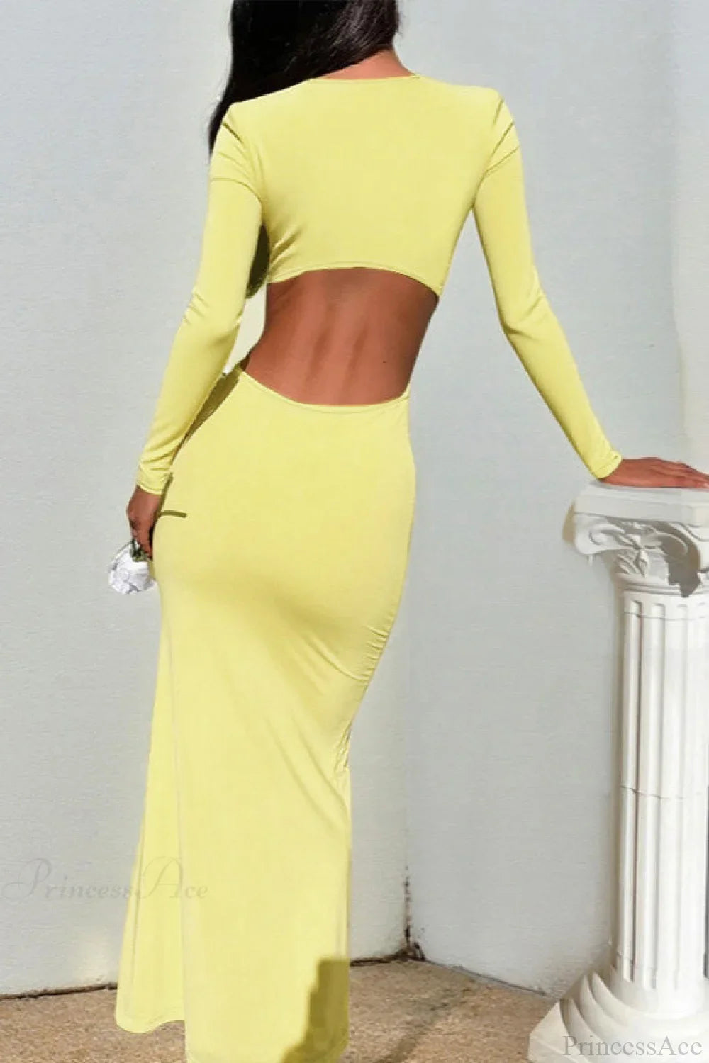 Damen Maxikleid mit V-Ausschnitt und fliessendem Rock in Rückansicht