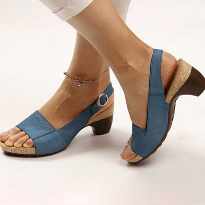 Detailansicht der Damen Absatzsandalen mit komfortabler Sohle und Riemen