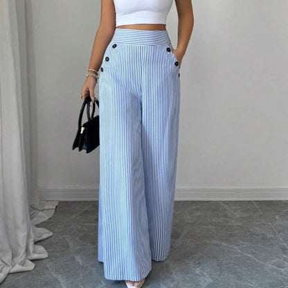 Damen Leinenhose gestreift kombiniert in einem luftigen Sommerlook