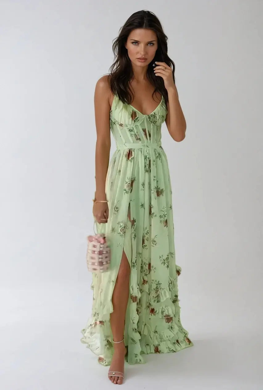 Maxikleid für Damen mit feinen Spaghettiträgern in Nahaufnahme