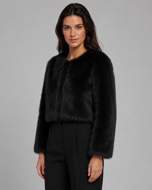 Damen-Kurzjacke aus schwarzem Kunstfell in der Vorderansicht