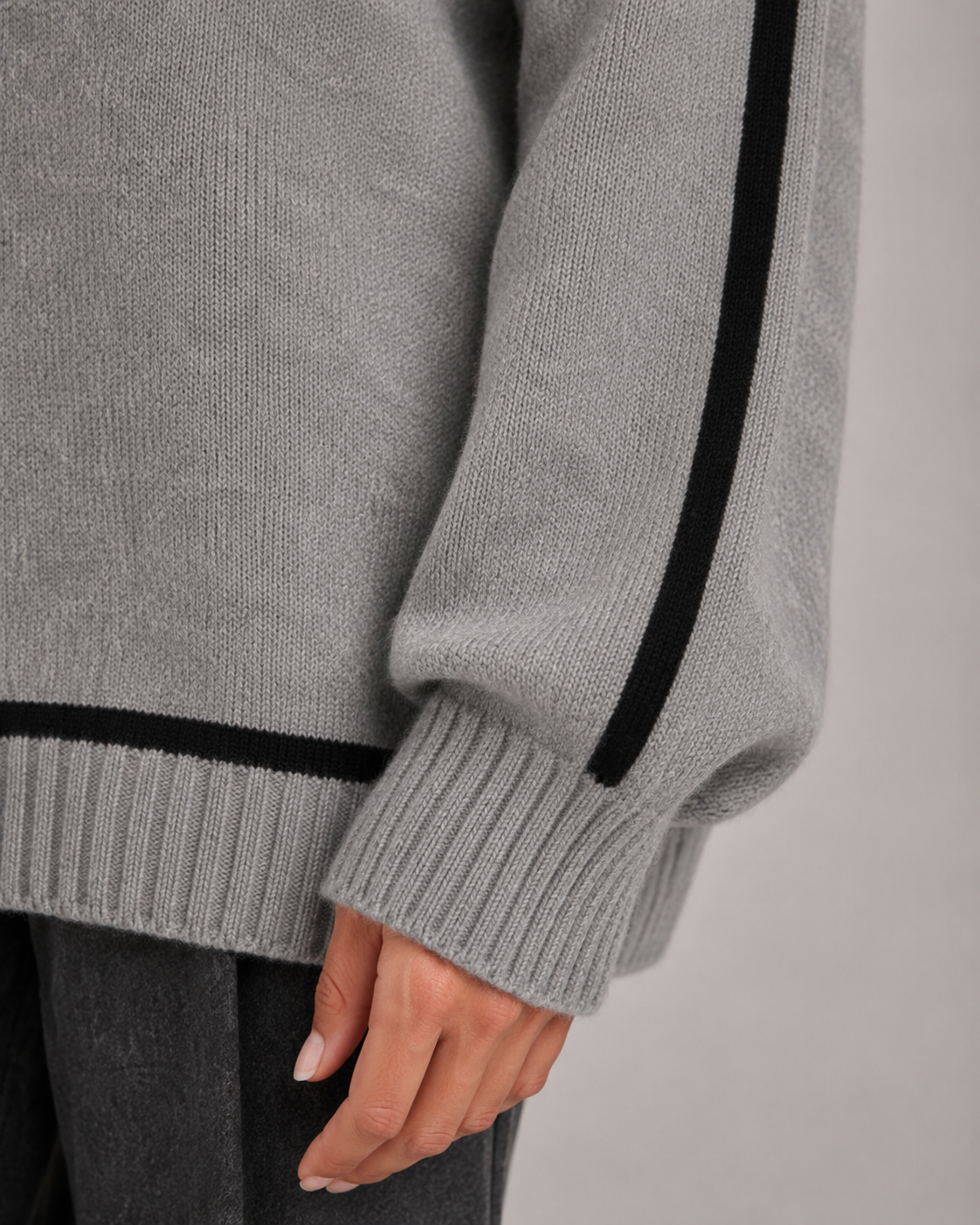 Oversize Strickpullover von hinten mit entspannter Silhouette