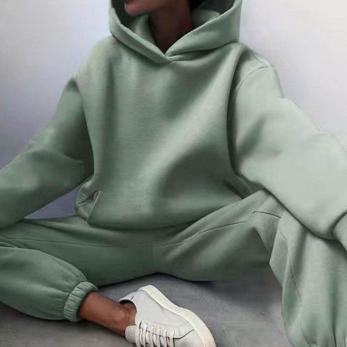 Damen-Jogginganzug mit zweiteiligem Design und Kapuze